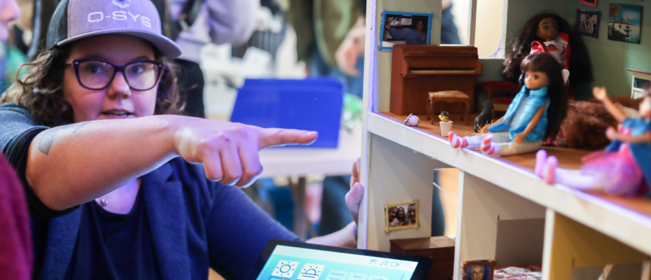 Q-SYS Smart Dollhouse Hero